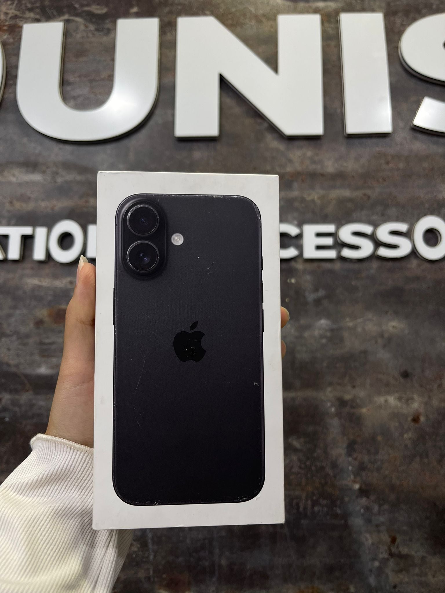 iPhone 16